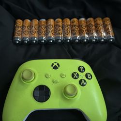 Xbox Controller W/ Pack Of Batteries