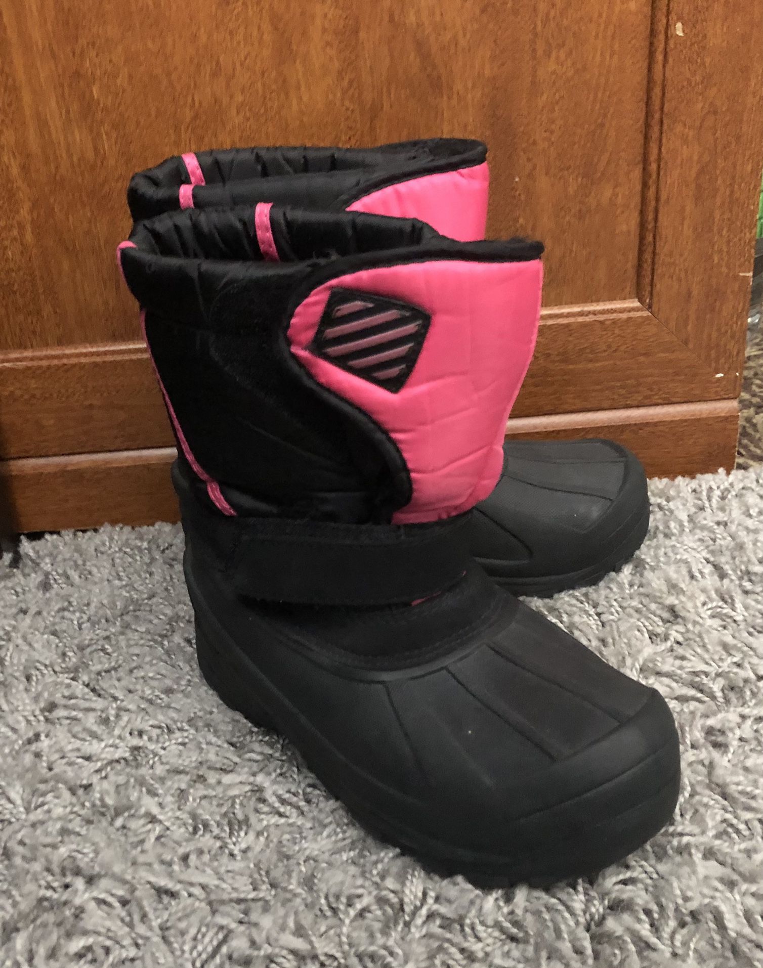 Snow Boots! Girl Size 4 READ 👇