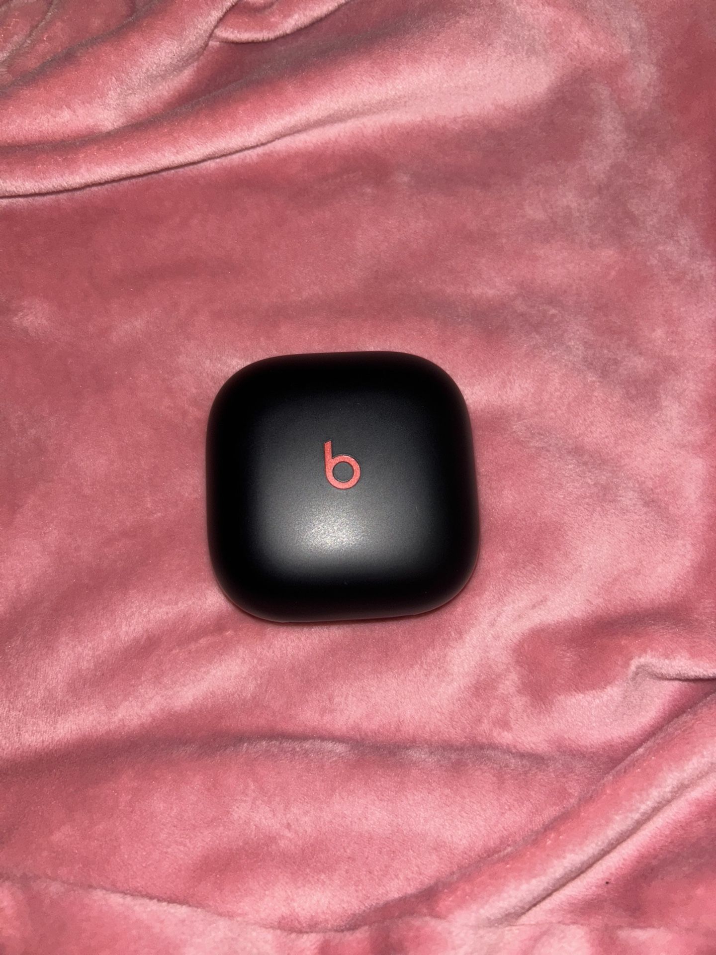 JBL EARBUDS (COLOR-BLACK) USED TWICE.