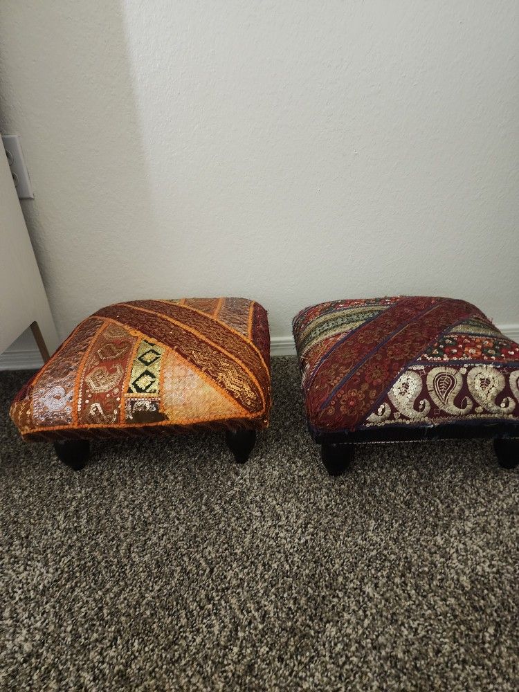 2 Small stools 