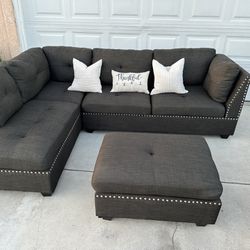 Beautiful Like New Grey Sectional + Ottoman 🩶(FREE DELIVERY) 
