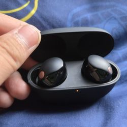 Sony WF-1000XM5 earbuds