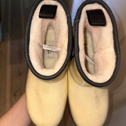 Size  7 Waterproof Uggs