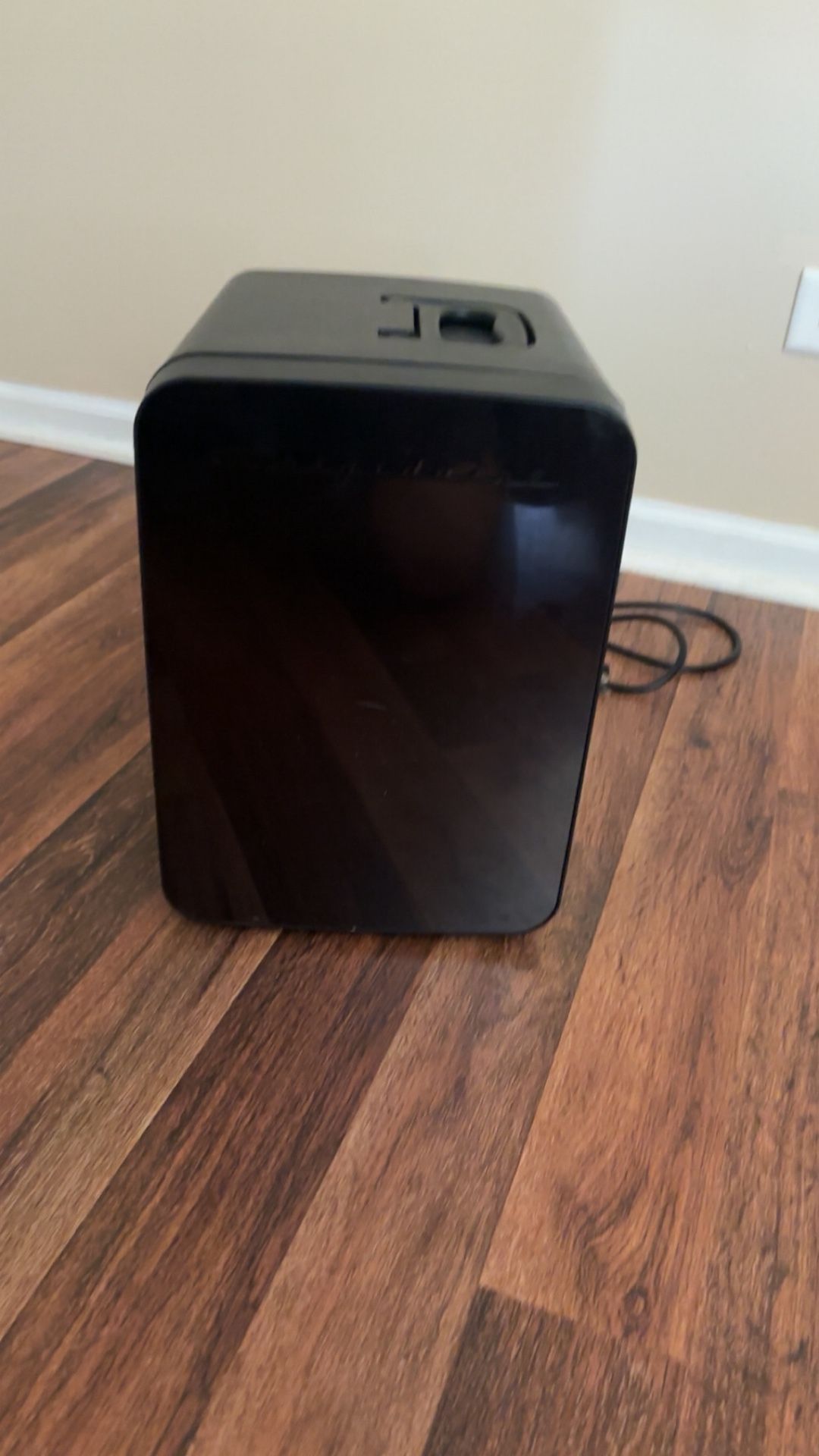 Frigidaire Mini Drink Fridge – 4 Can Cooler, Works Great