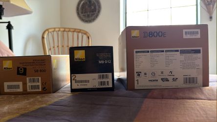 Nikon D800E, SB-800 and SB-D12 (Mint Condition)