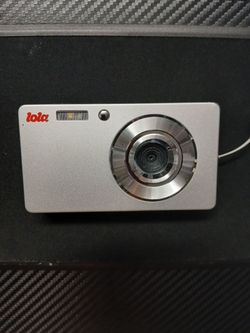 Lola Silver Compact Digital Camera
