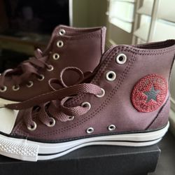 BRAND NEW CONVERSE IN BOX - Size Woman’s 6.5
