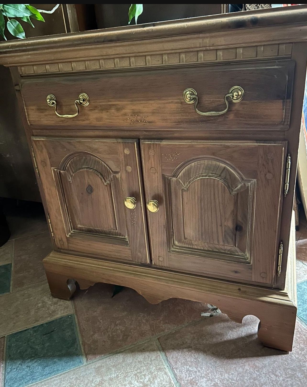 Beautiful Thomasville Solid Wood End Table 