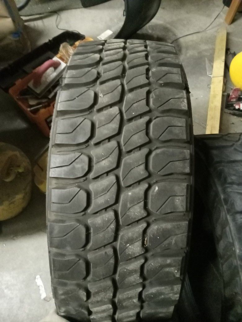 1 BRAND NEW GLADIATOR 37/12.50/20