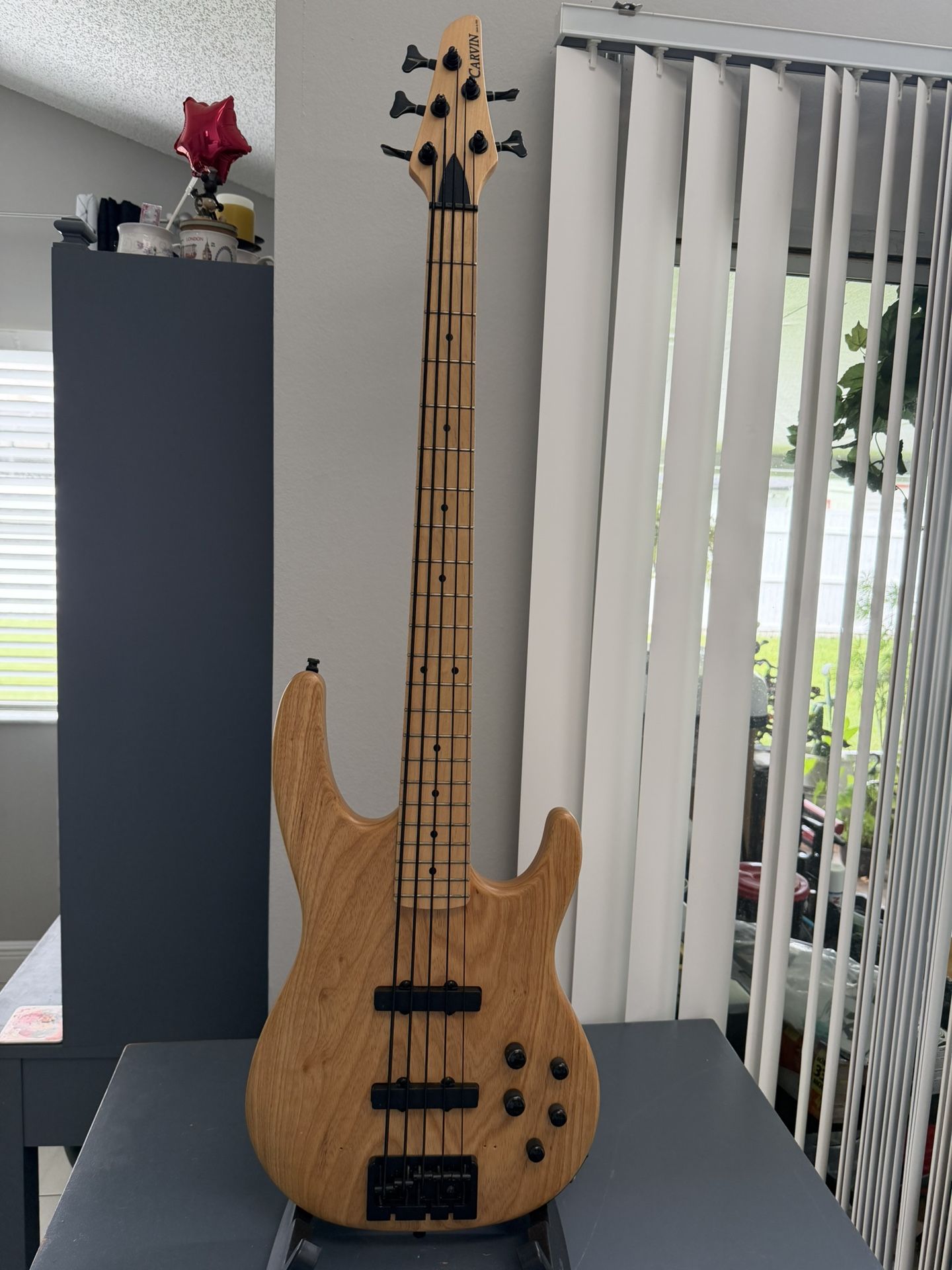 5 Strings Carvin Active Bass