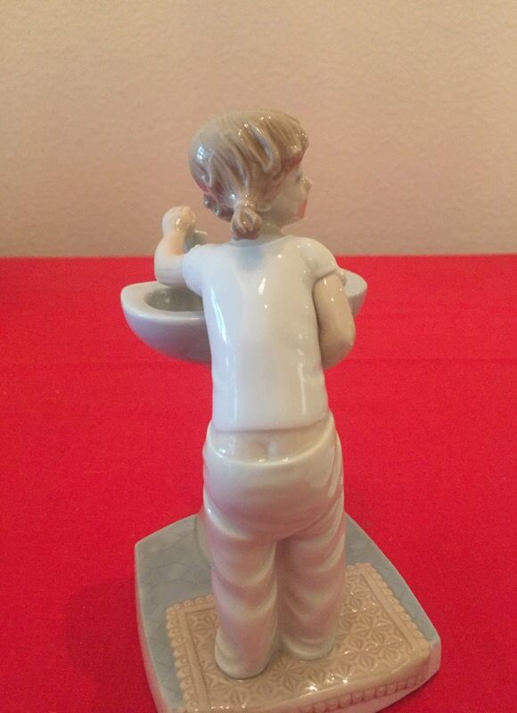 Cleanup time by Lladro