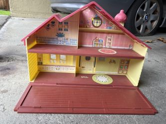Bluey Dollhouse + Accessories