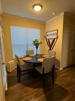 Round Dining Table with 4 Upholstered Chairs – Like New