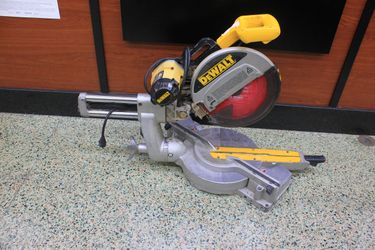 Dewalt DW708 12-inch Dual Slide Compound Miter Saw
