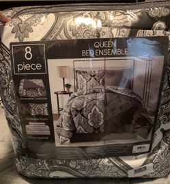 NEW- 8 Piece Queen Bed Ensemble-Reversible