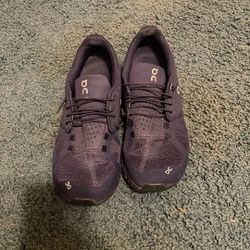 On Cloud Sneakers Size: W9