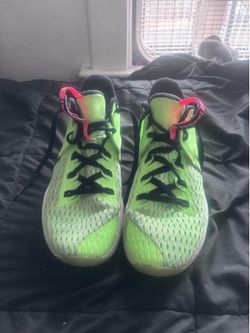 Lebron witness 5 ‘Grinch’size 10(NO INSOLE)