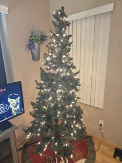6.5 Ft Christmas Tree With Lights. 4 Sets Of Lights
