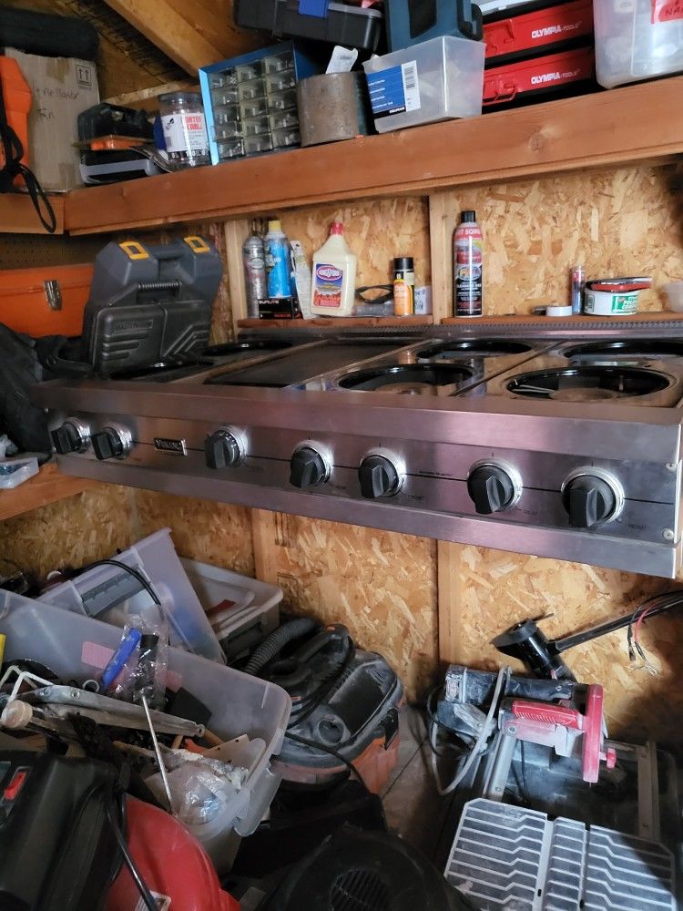 Viking Cooktop With Hood