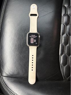 Apple Watch SE (2nd Gen) [GPS 40mm] Smartwatch with Starlight Aluminum Case with Starlight Sport Band S/M. Fitness & Sleep Tracker, Crash Detection, H