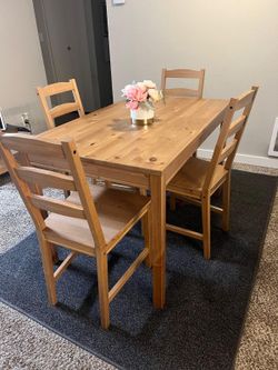 Table 4 chairs