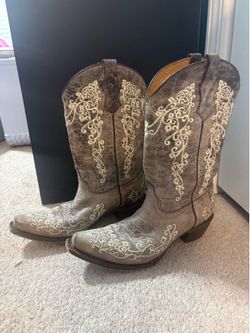 Brown and white cowgirl boots size 6 1/2 womens
