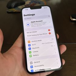 iPhone 16e 128GB Unlocked 100% Battery Excellent Under Limited warranty. 380$