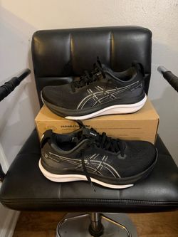 Asics gel kayano 33 Size 8.5 Women’s $95