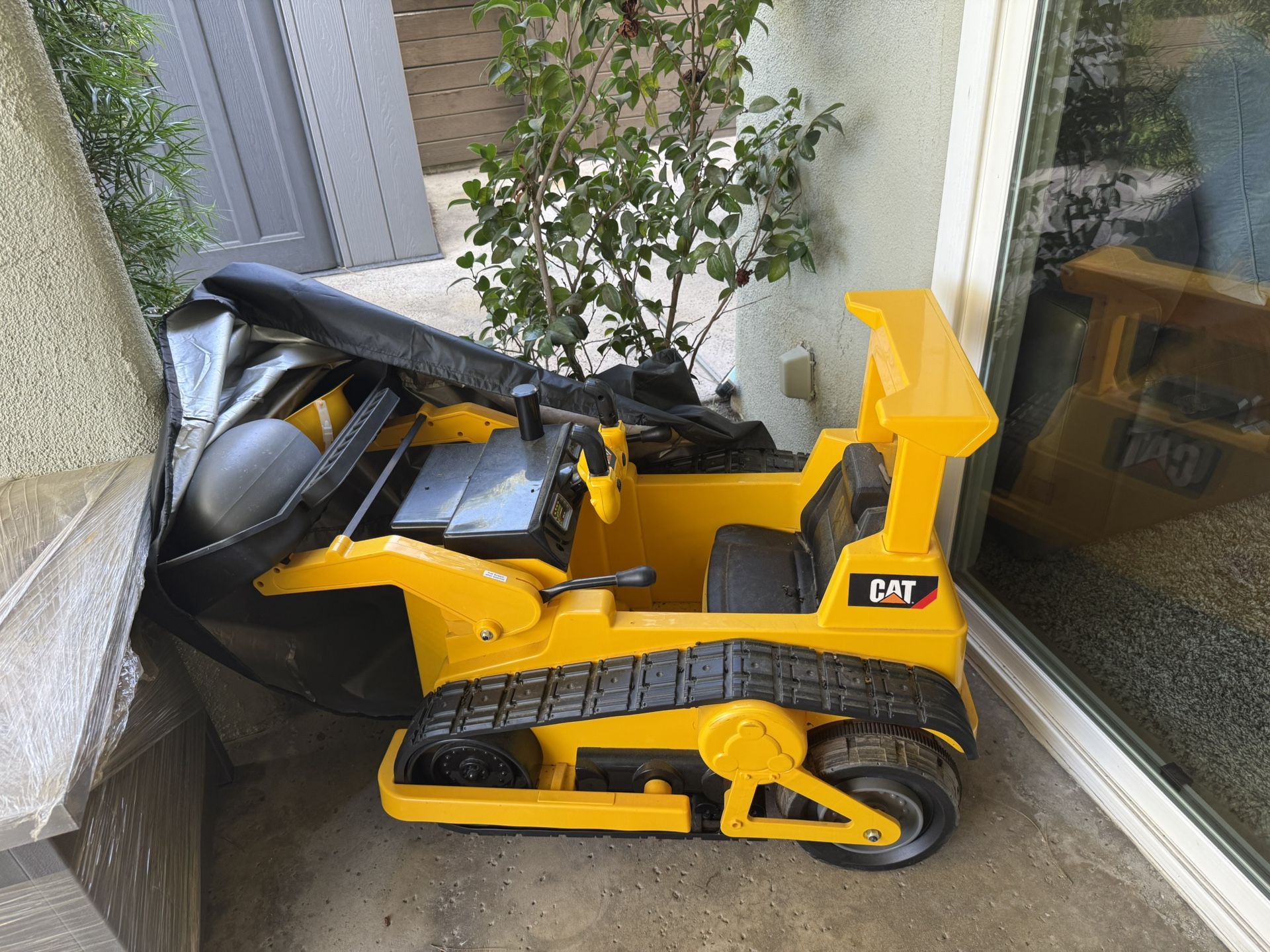 Cat Excavator Ride On cash/venmo only