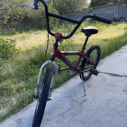 Boys Mongoose Strike BMX Bike(20’)