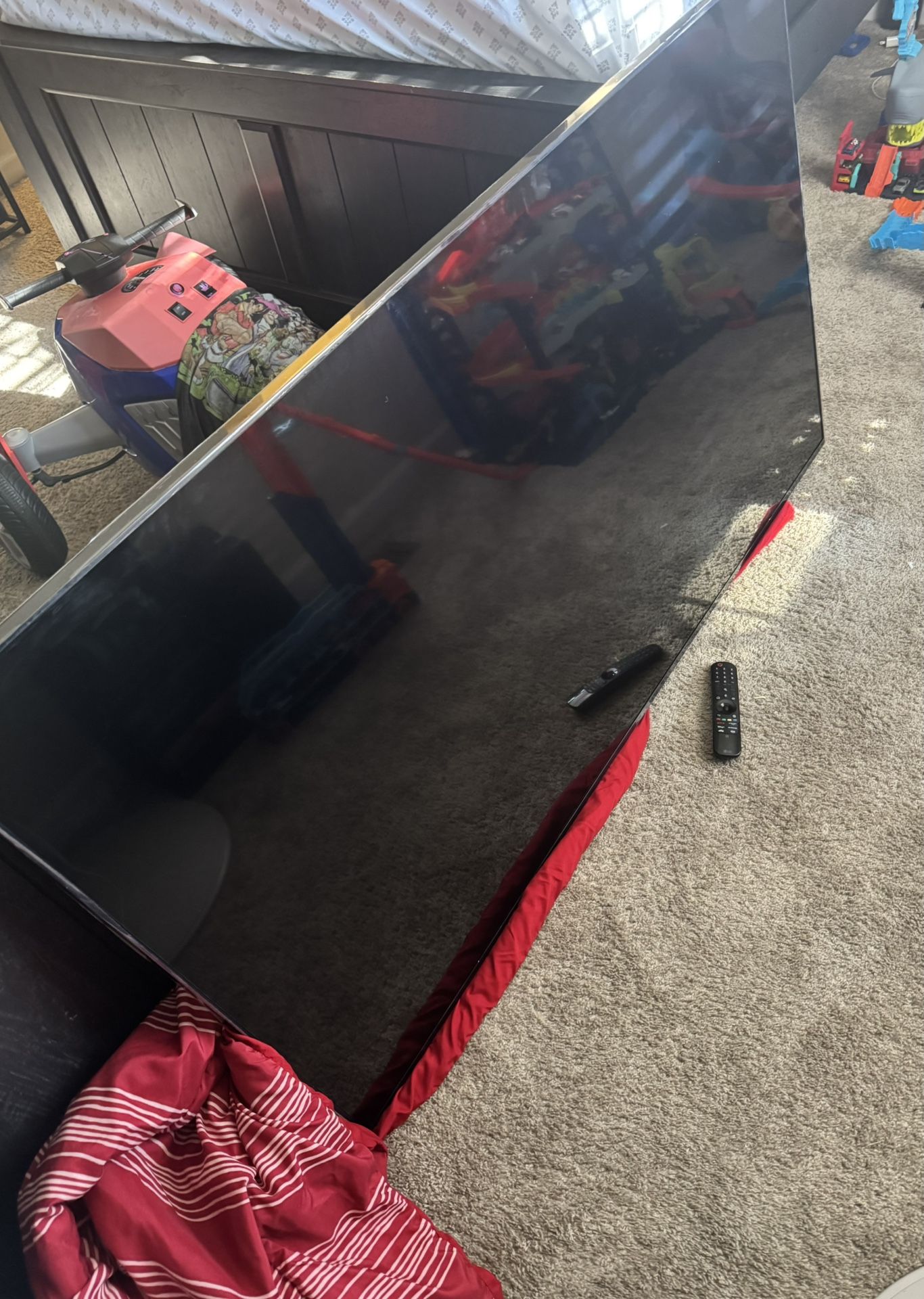 2024 LG Smart TV with TV Mount