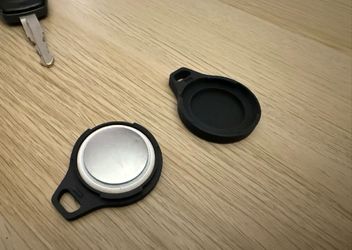🚨 GENUINE APPLE AIRTAG + CASE — READY TO USE 🚨
