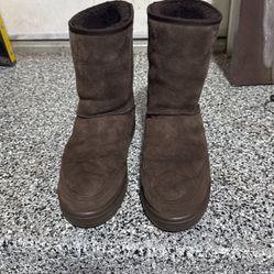 Uggs  Boots Size M 10 
