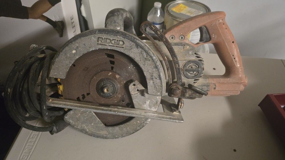 Ridgid R3210 15A 120V Corded Circular Saw C2