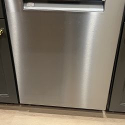Bosch Benchmark Series dishwasher w/ 3rd rack (connector & power cord included)