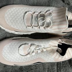 Tennis shoes 👟 Running Shoes 👟 SZ 11