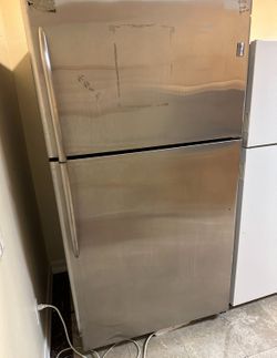 Refrigerator 