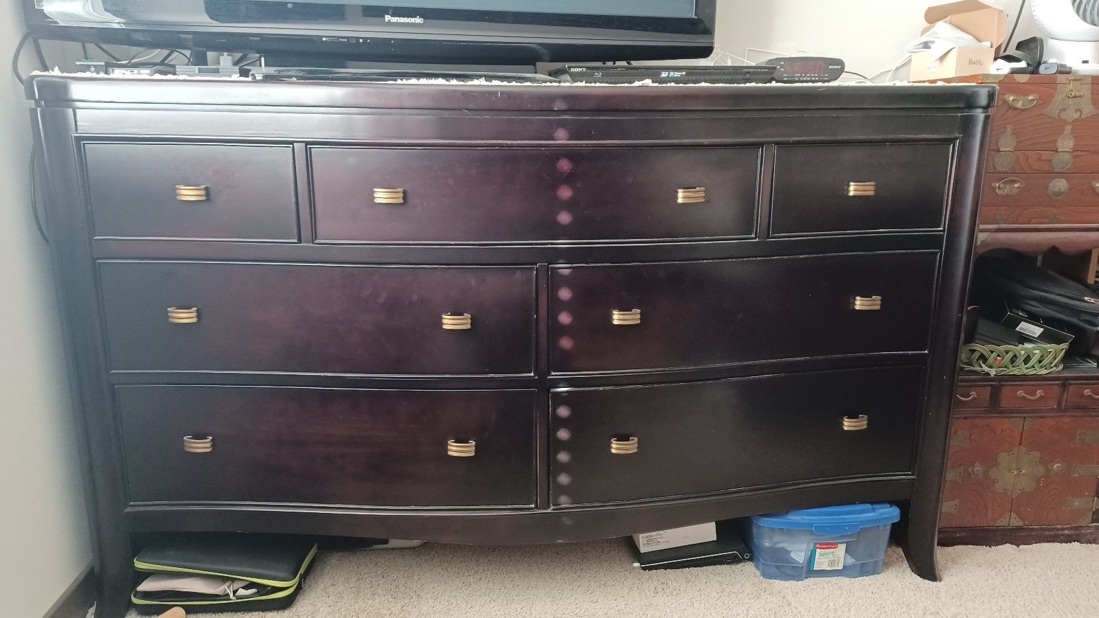 BEAUTIFUL MAHOGONY DRESSER WITH MIRROR