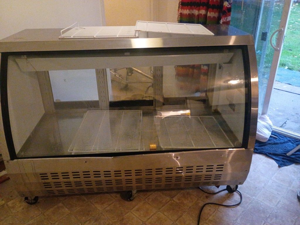 U-star Usdc 82-82" Full Service Deli Case W/Curved Glass