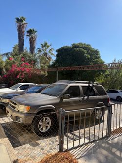 2002 Nissan Pathfinder SE