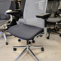 ☘️LIKE NEW!☘️STEELCASE THINK V2 WITH PREMIUM POLISHED ALUMINUM BASE FULLY ADJUSTABLE ARMS & LUMBAR SUPPORT SEAT DEPTH ADJUSTMENT 