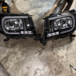 05-11 Toyota Tacoma Headlights 