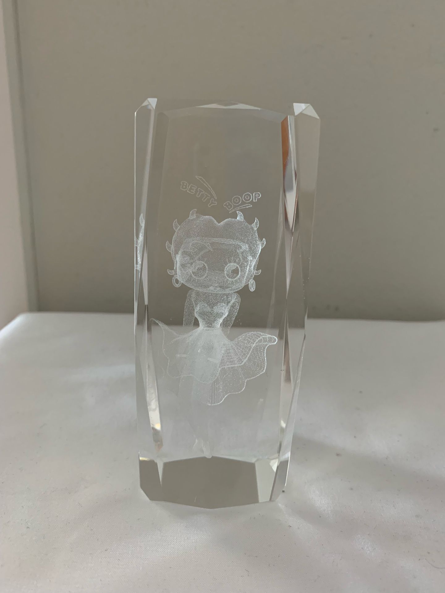 Betty Boop 3D Laser Etched Hologram Clear Crystal Glass Paperweight 