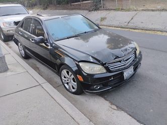 $$ 1200 $$ O.B.O 2010 Mercedes Benz C300. Mechanic special or parts