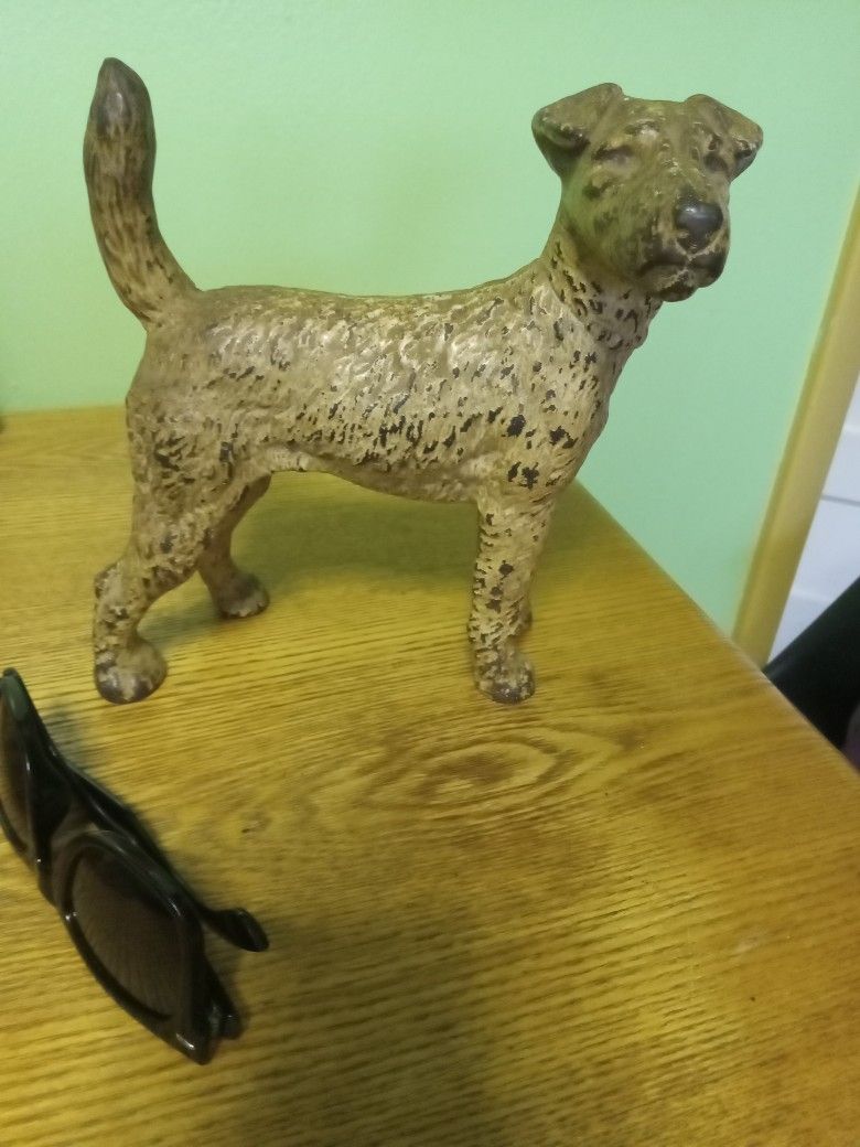 Statue Of Wire Hair Terrior