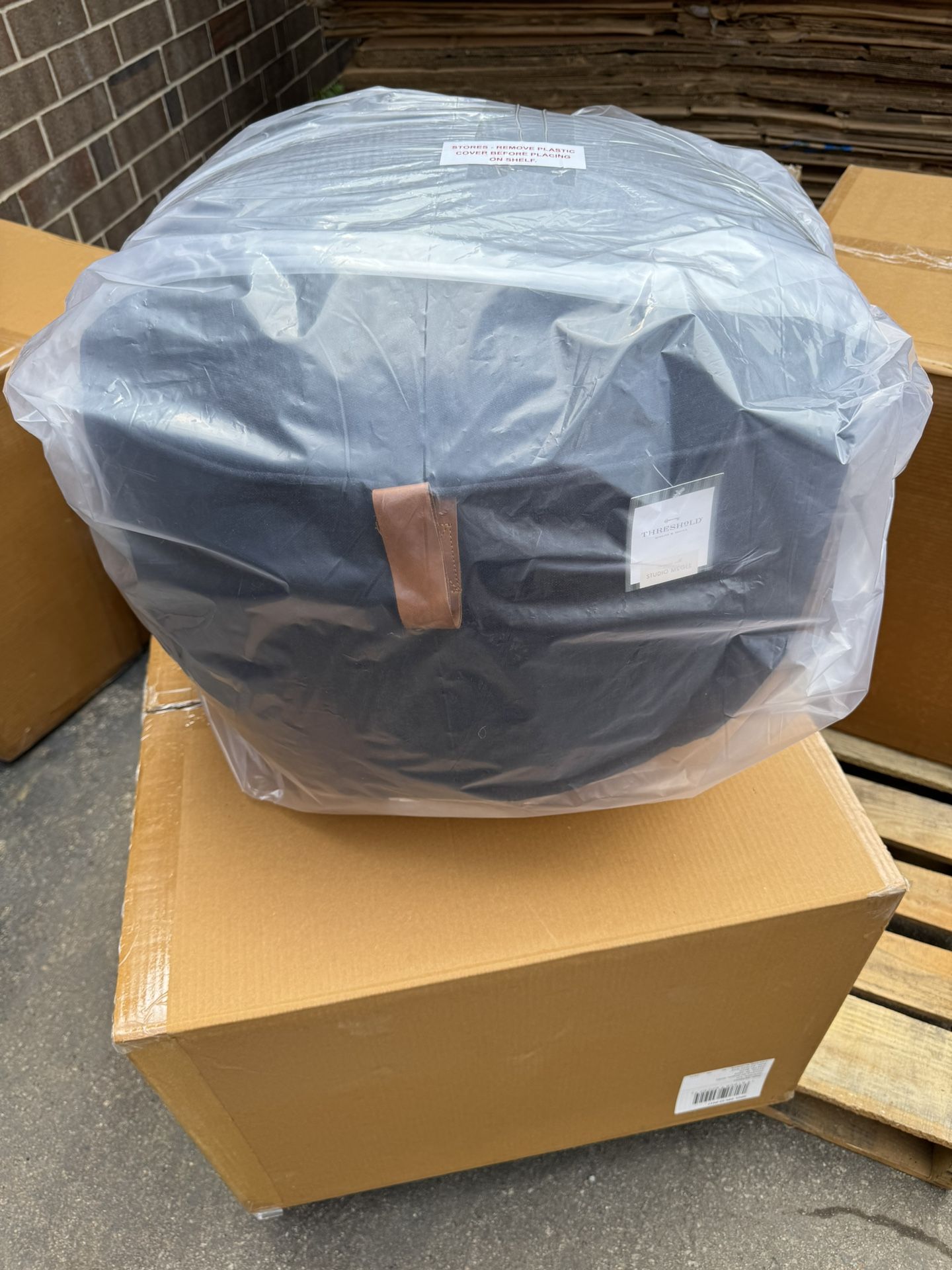 Liquidation Ottomans By The Pallet Of 16