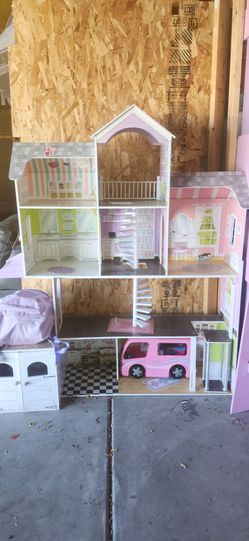 Dollhouse for Barbies or small dolls