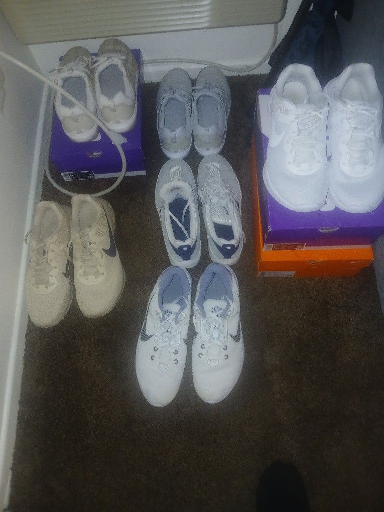 Men's NIKE WALKING SHOES Size 12