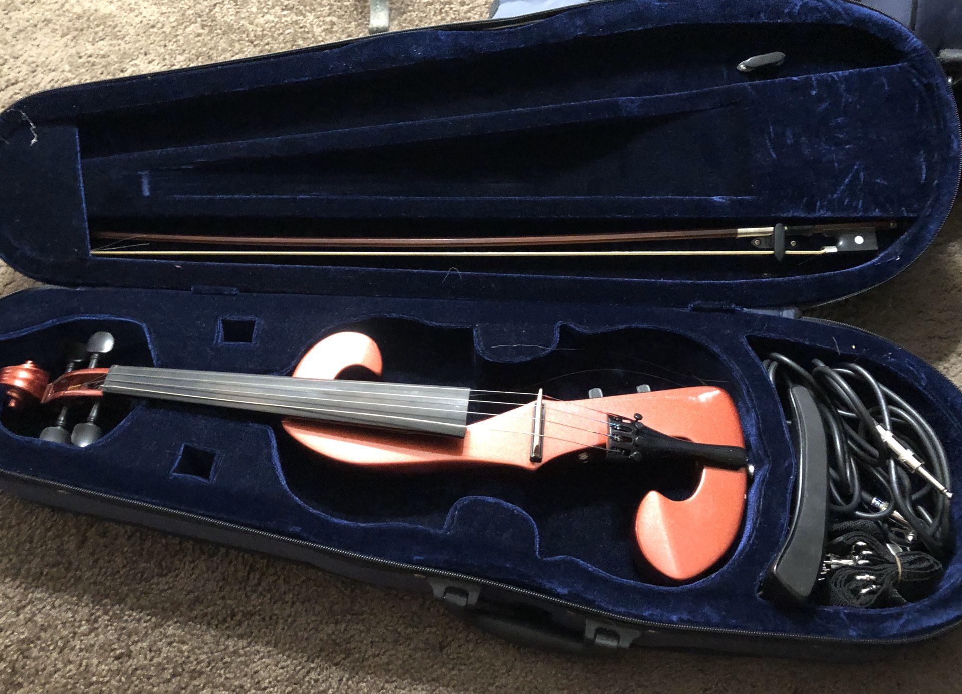 Electric violin. 4/4 Full Size.