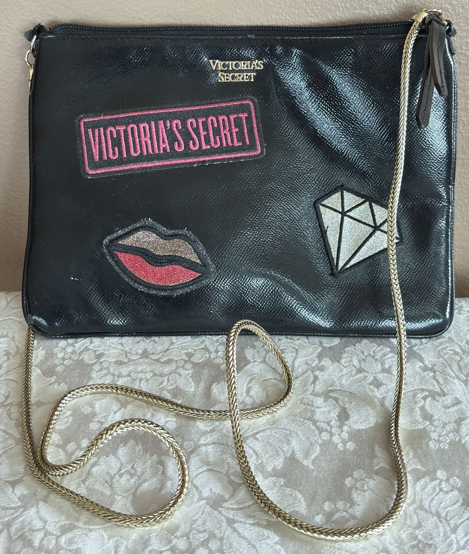 Victoria's Secret Black Crossbody w/ Gold Tone Chain🟣Read Full Description Below 🟣